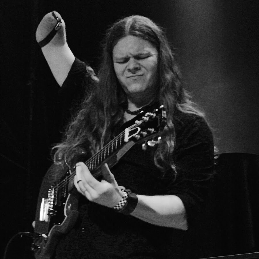 Lefty, guitarist with prosthetic arm
